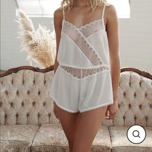 Kat the label NWT Bonnie set white (small) perfect for brides!